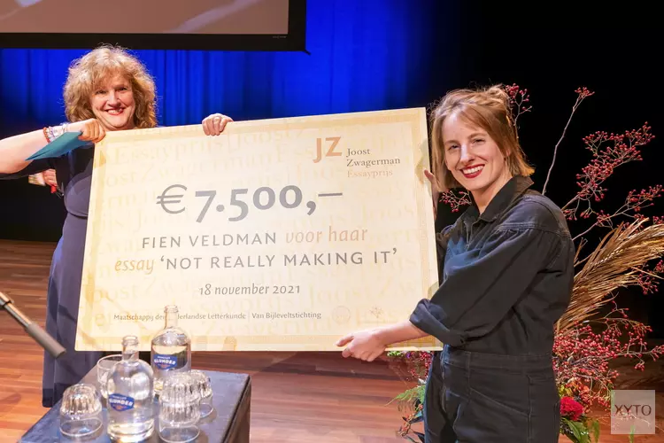 Fien Veldman is de winnares van de Joost Zwagerman Essayprijs 2021