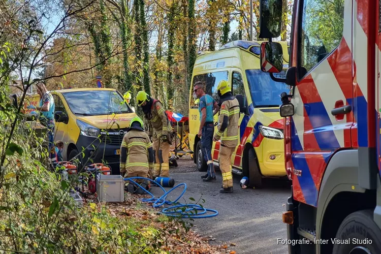 Fietser onder bestelbus in Alkmaar