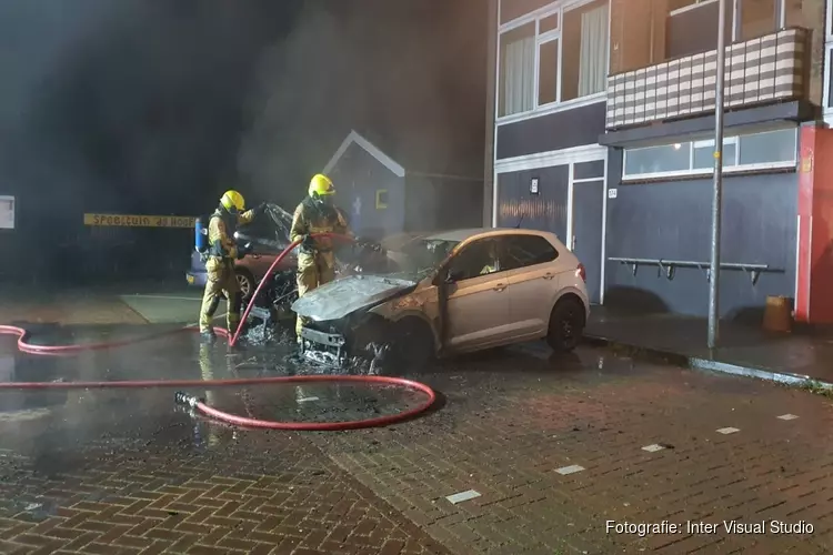 Twee auto&#39;s door brand verwoest in Alkmaar