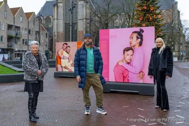 Buitententoonstelling Legale Liefde geopend op het Canadaplein