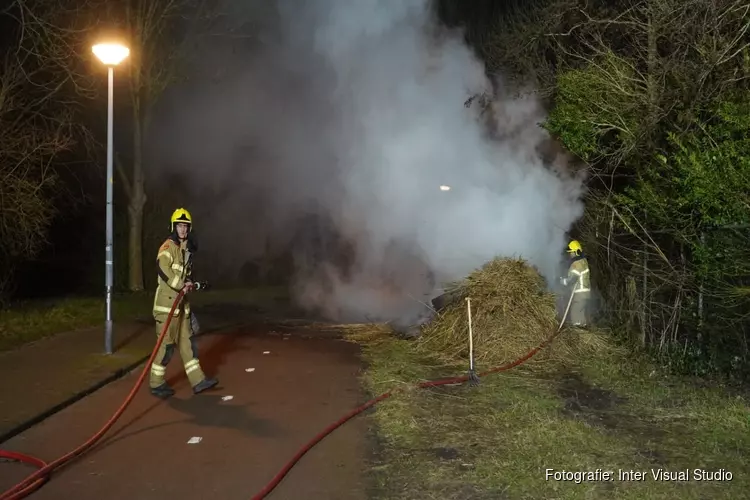 Berg riet in brand in Daalmeer