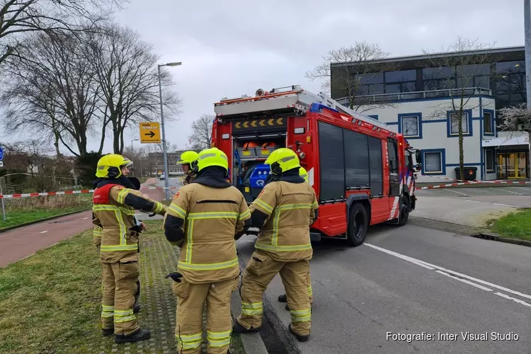 Stuk van dak losgewaaid in Alkmaar