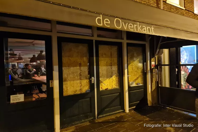 "Hooligans" plegen vernielingen aan Alkmaars café