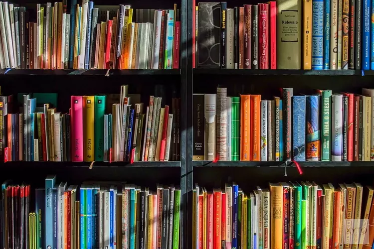 Clusius College Alkmaar deelt boeken uit