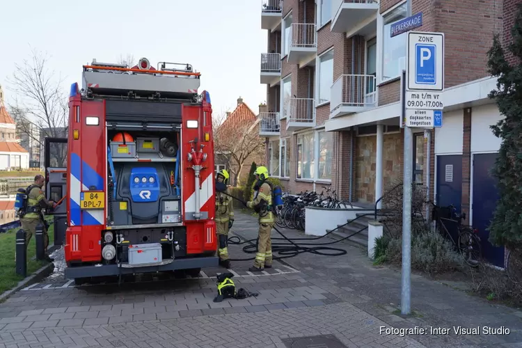 Man steekt eigen woning in brand