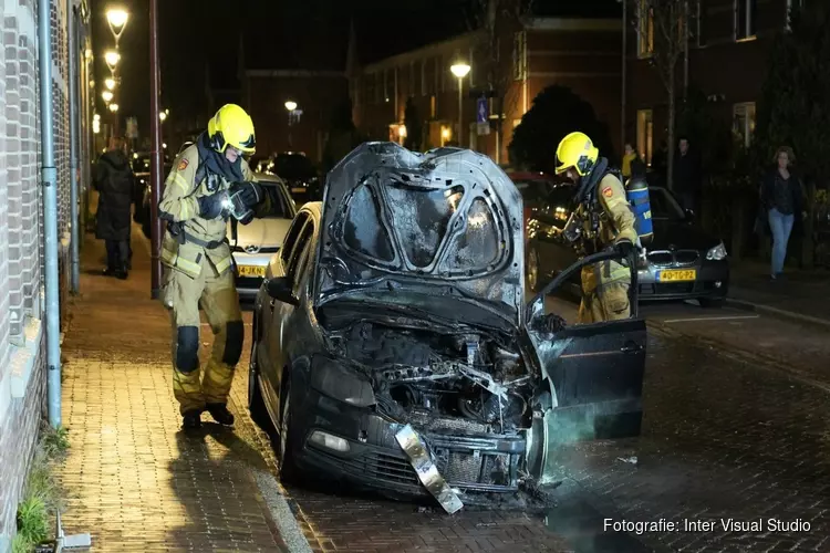 Auto&#39;s door brand verwoest op Uitenboschstraat en Bergerweg