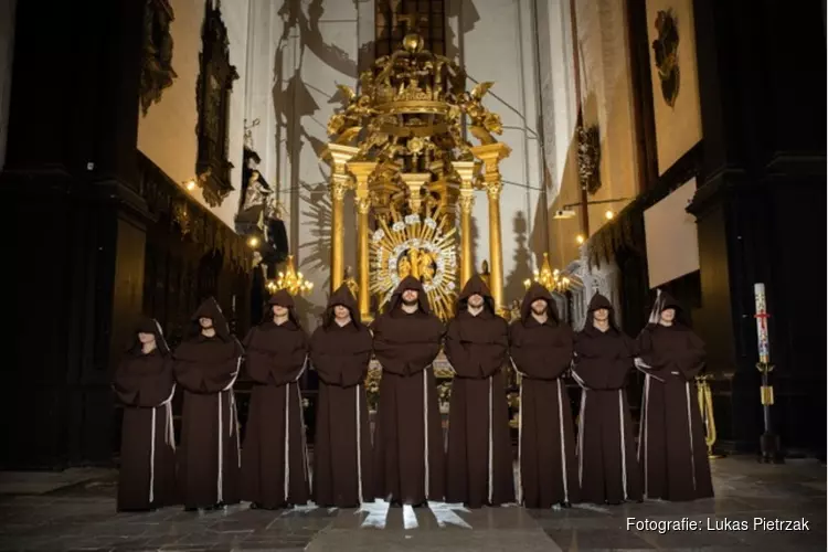 Gregorian Grace |Arte Chorale - overweldigende gezangen, als van een andere wereld!