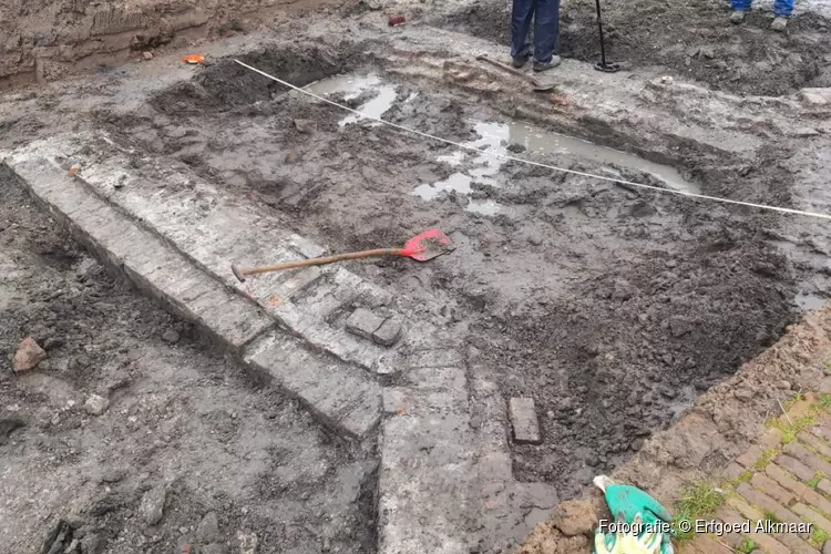 Archeologen ontdekken resten van Middeleeuwse brug onder Munnikenweg