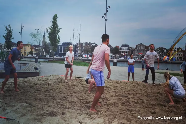 Zorg, horeca, bedrijven en vriendenteams volleyballen weer bij Ringers