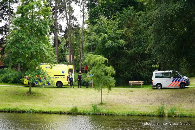 Man door omstanders uit het water gehaald in Alkmaar