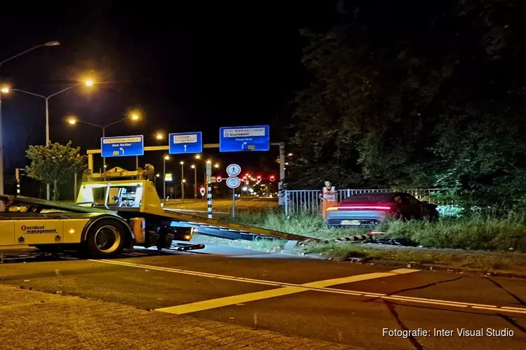 Porsche uit de bocht in Alkmaar, bestuurder aangehouden