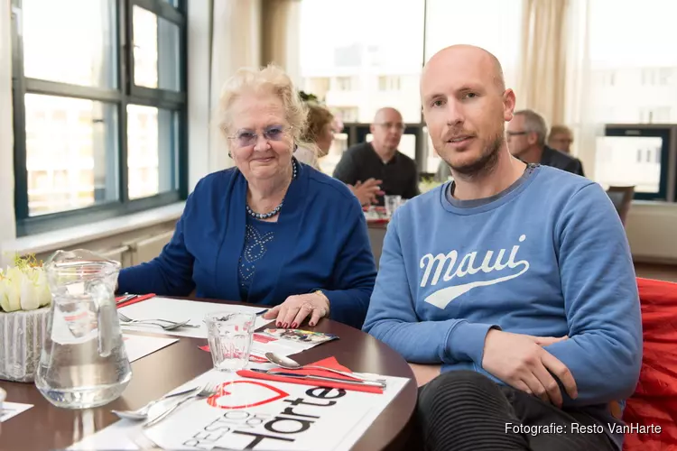 Week tegen Eenzaamheid: Resto VanHarte en Albert Heijn brengen mensen samen in Alkmaar