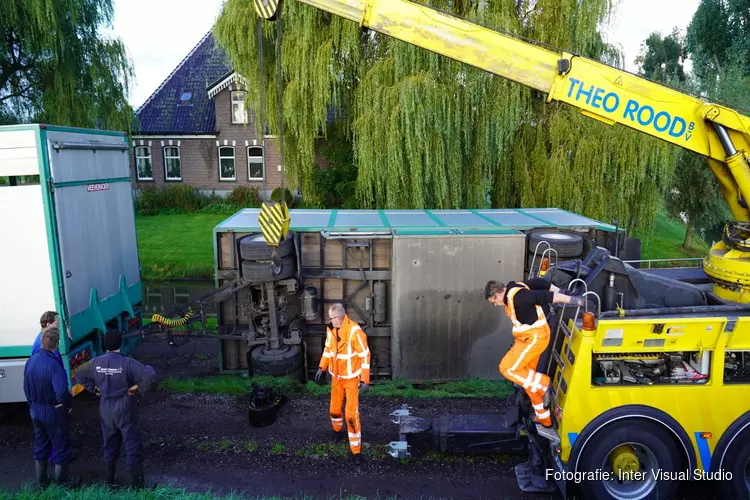 Vrachtwagen gekanteld in Driehuizen