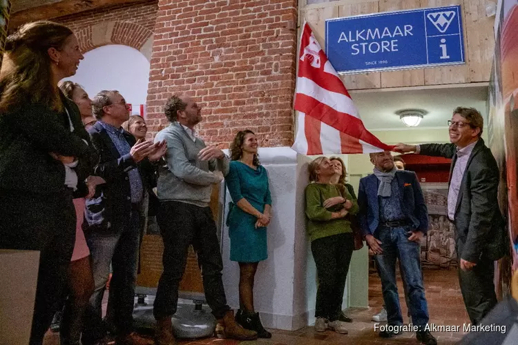 Sinds 1896 uitmuntend gastheerschap: Feestelijke onthulling nieuwe naam Alkmaar Store