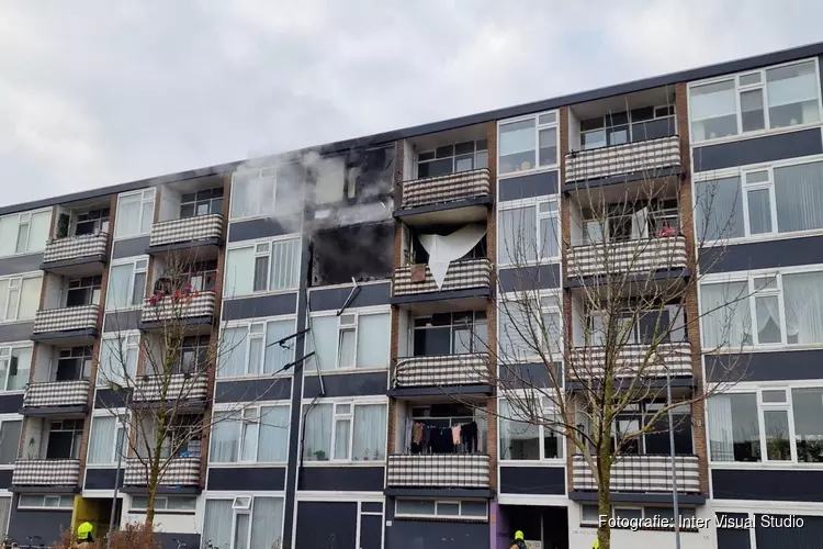 Grote brand in portiekflat aan de Mesdaglaan in Alkmaar