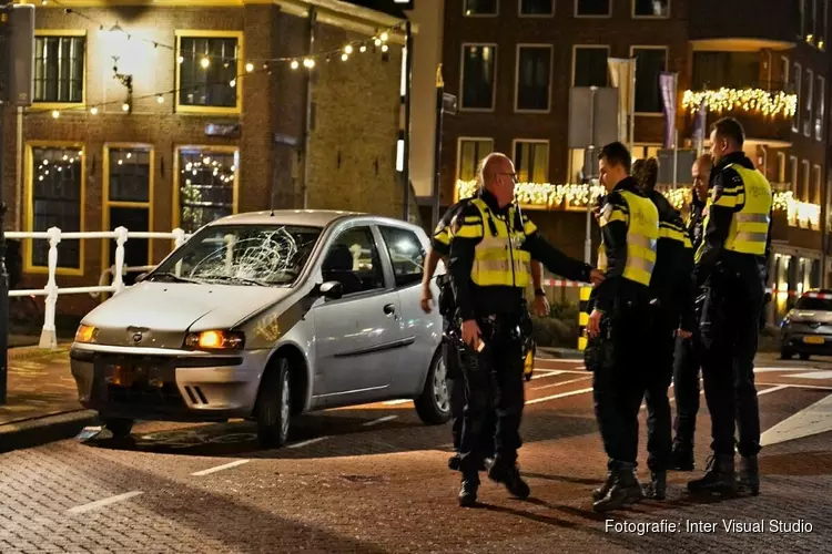 Voetganger zwaargewond na aanrijding op zebrapad in Alkmaar