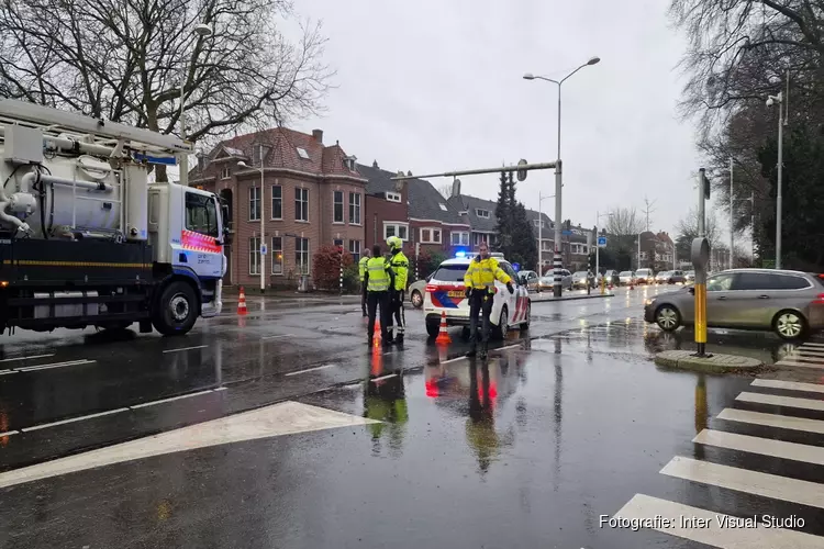 Fietser gewond bij ongeval met vrachtwagen