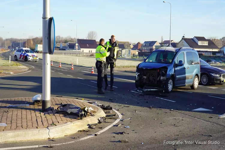 Twee auto&#39;s total loss, maar geen gewonden bij botsing in Egmond