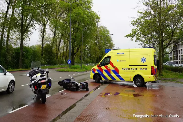 Scooterrijder gewond bij aanrijding in Alkmaar