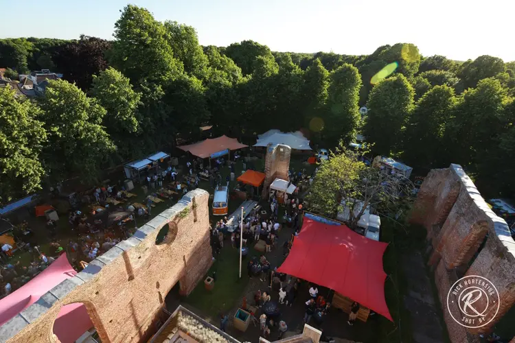 Heerlijk Bergen: Een gastronomische ervaring rondom de Ruïnekerk