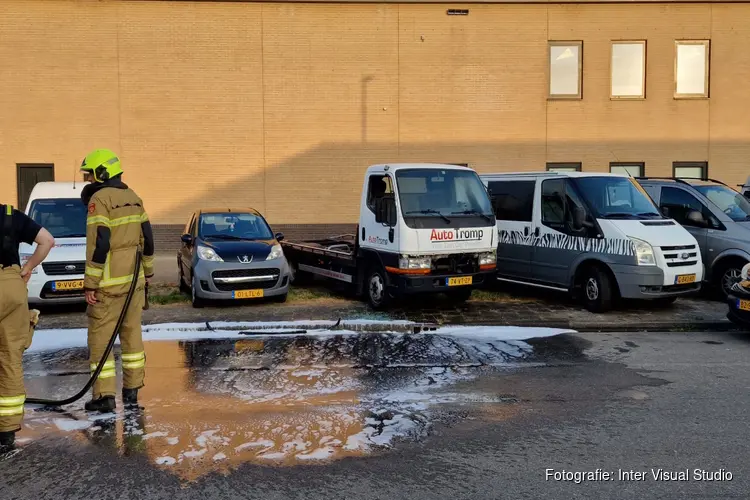 Auto-oplegger bijna in brand in Alkmaar