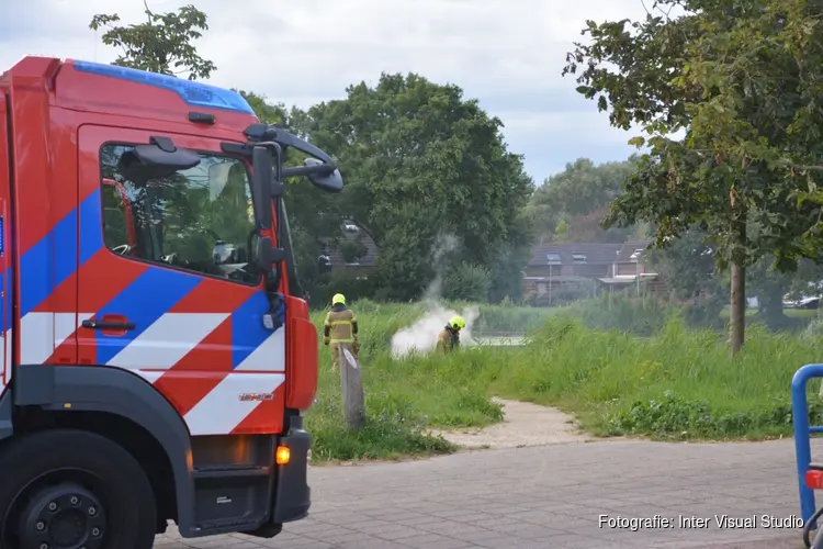 Houten steiger in brand aan Amelandstraat