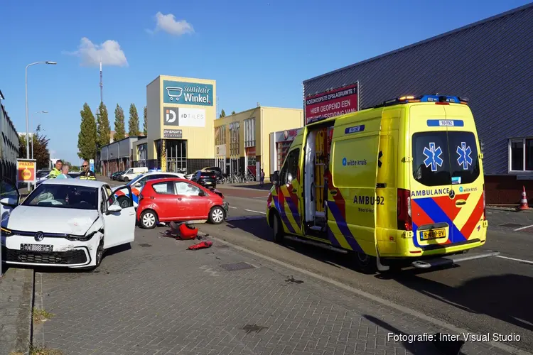 Drie personen naar ziekenhuis na aanrijding in Alkmaar