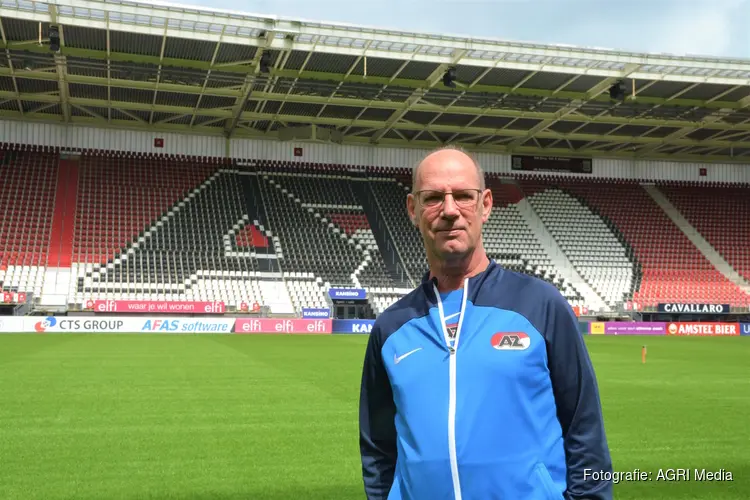 Fieldmanager Jan Dijkhuizen vertelt alle details over grasmat van AZ