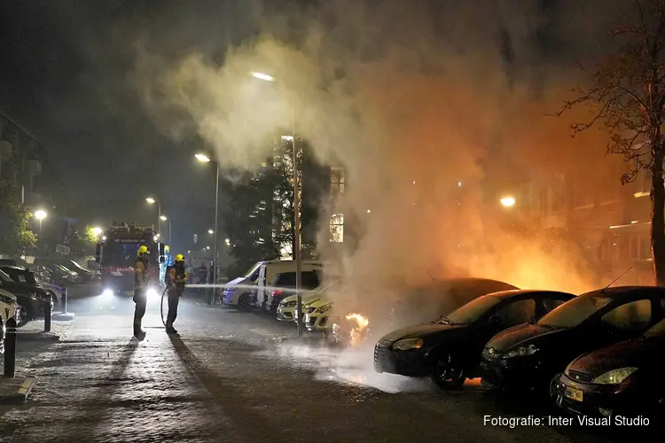 Drie auto`s in brand aan Stalpaertstraat in Alkmaar