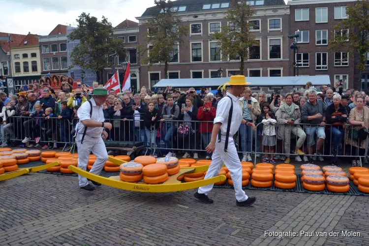 Burgemeester Den Helder luidt vrijdag de bel op de kaasmarkt