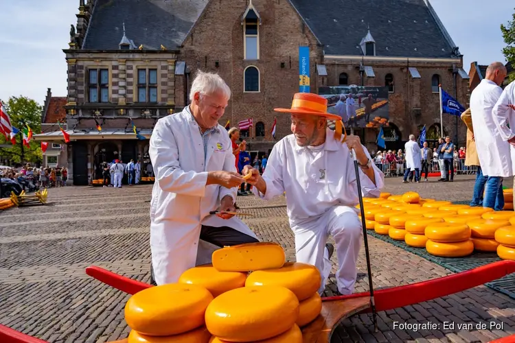 29 september: Frits Westerkamp luidt de bel voor de kaasmarkt