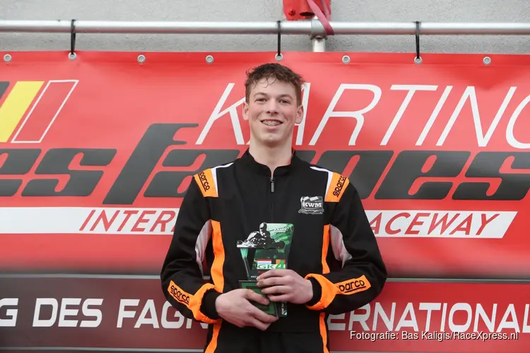 Karttalent Lucas Koppes wint eerste race GK4 Kart Series in KA100 en draagt zege op aan overleden opa