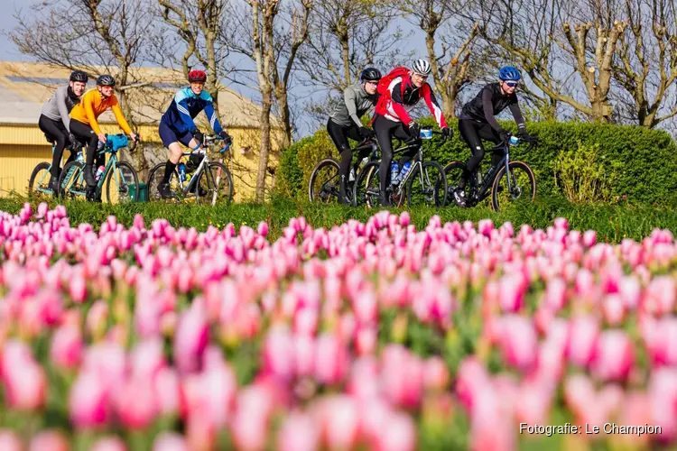 4.000 fietsers trotseerden noordenwind tijdens jubileumeditie Ronde van Noord-Holland