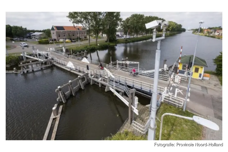 Werkzaamheden vlotbruggen over het Noordhollandsch Kanaal