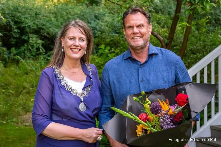 Ere-burgerschap voor vertrekkend AZ directeur Robert Eenhoorn