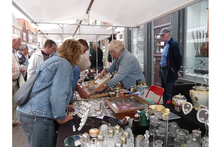 Dorpsfeest Floor Schermerhorn met Fleurige Floormarkt op zondag 8 september