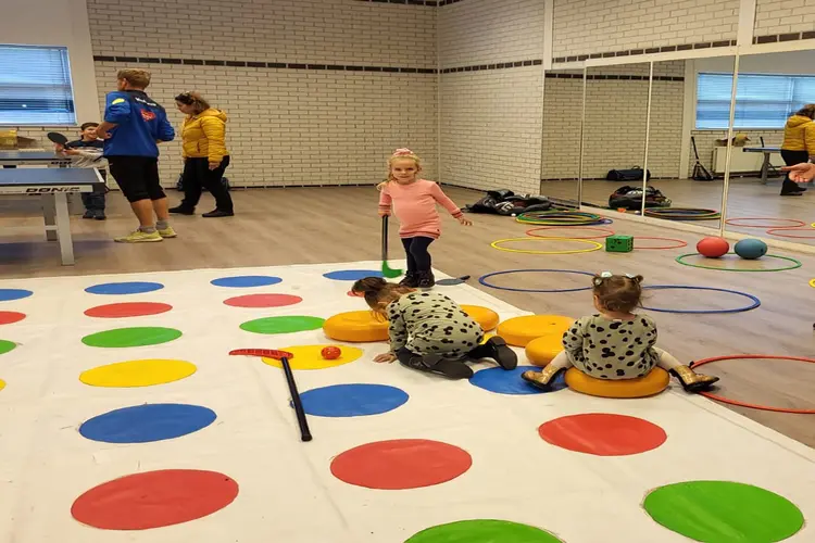 Het CJG Speel je Wijs festival voor kinderen en ouders in wijkcentrum Mare Nostrum.