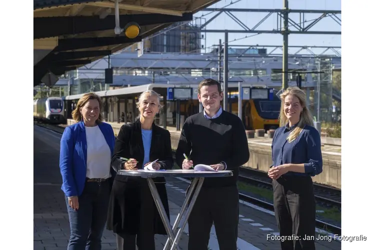 Primeur: Nachttrein tussen Alkmaar en Amsterdam