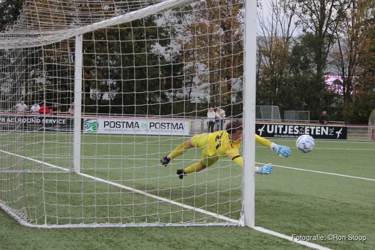 Jonge keeper Kick Goudsblom toont zich "penaltykiller" voor Alcmaria Victrix