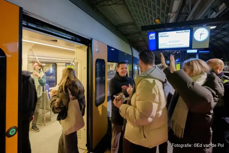 Feestend naar Alkmaar met de eerste nachttrein