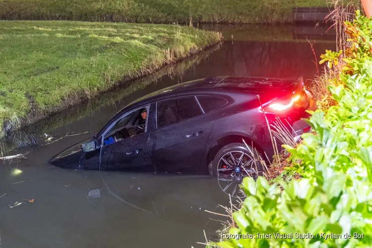 Auto te water bij McDonalds in Alkmaar